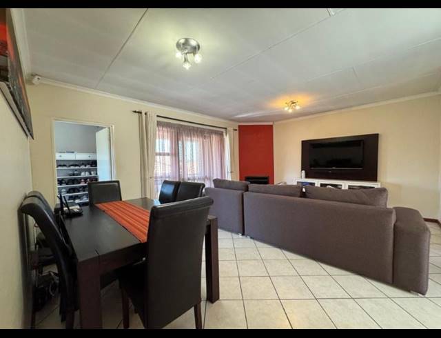 2 BEDROOM SECTIONAL TITLE FOR SALE IN MEYERSDAL